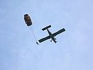 14.7.: Offiziersanwärter springen aus einer Pilatus PC-6 ab. (Bild öffnet sich in einem neuen Fenster)