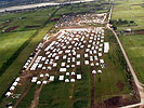 Das Lager Richtung Süden am 6. Mai 1999. (Bild öffnet sich in einem neuen Fenster)