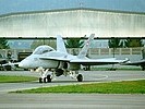 F/A-18 vor dem Start. (Bild öffnet sich in einem neuen Fenster)
