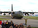Vor dem Abheben - C-130 Herkules mit den Gewinnern. (Bild öffnet sich in einem neuen Fenster)