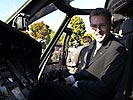 26.10.2000
Verteidigungsminister Scheibner im Black Hawk. (Bild öffnet sich in einem neuen Fenster)