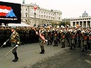 26.10.2001
Einmarsch der Militärmusik. (Bild öffnet sich in einem neuen Fenster)