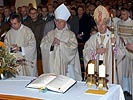 Salzburg Erzbischof Dr. Alois Kothgasser zelebriert eine Messe. (Bild öffnet sich in einem neuen Fenster)