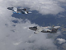 MiG-21MF Lancer und Saab 105.
Foto: K. Tokunaga. (Bild öffnet sich in einem neuen Fenster)
