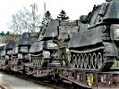 Panzerhaubitzen M109, fertig verladen ... (Bild öffnet sich in einem neuen Fenster)