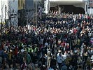Tausende kamen zur Abschlussparade nach Wattens. (Bild öffnet sich in einem neuen Fenster)