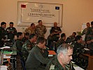 Überfülltes Tactical operations Center; Chef: Ein Österreicher. (Bild öffnet sich in einem neuen Fenster)