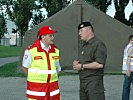 Generalleutnant Höfler mit dem Chef des Stabes des San-Teams Wien. (Bild öffnet sich in einem neuen Fenster)