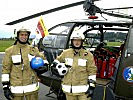Am Klagenfurter Hubschrauberstützpunkt übten Berufsfeuerwehr... (Bild öffnet sich in einem neuen Fenster)