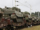 Auch die Kampfpanzer "Leopard" 2A4 aus Zwölfaxing sind pünktlich. (Bild öffnet sich in einem neuen Fenster)