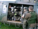 AB-212 Hubschrauber des Heeres stehen bereit. (Bild öffnet sich in einem neuen Fenster)