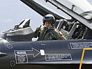 Aarts im Cockpit seines Jets. (Bild öffnet sich in einem neuen Fenster)