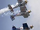 Schwierige Manöver waren die Spezialität des Flying Bulls Aerobatic Team. (Bild öffnet sich in einem neuen Fenster)