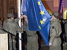 Einholen der Europafahne zu den Klängen der Europahymne. (Bild öffnet sich in einem neuen Fenster)