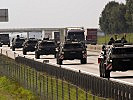 Radpanzer "Fuchs" der Bundeswehr auf der Westautobahn. (Bild öffnet sich in einem neuen Fenster)
