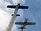 Sie gehören zum Flying Bulls Aerobatic Team. (Bild öffnet sich in einem neuen Fenster)