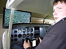 Michael Gratzer drehte eine Runde am Flugsimulator. (Bild öffnet sich in einem neuen Fenster)