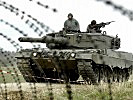 Der Kampfpanzer "Leopard" 2A4 bei der "Show of Force". (Bild öffnet sich in einem neuen Fenster)
