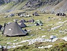Tagwache im Biwaklager auf über 2.000 Metern Seehöhe. (Bild öffnet sich in einem neuen Fenster)