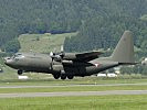 Die Übung beginnt: Eine C-130 "Hercules" fliegt Truppen ein. (Bild öffnet sich in einem neuen Fenster)