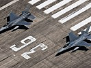 Zwei F-16 Abfangjäger unmittelbar vor dem Start. (Bild öffnet sich in einem neuen Fenster)