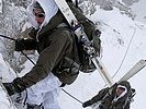 Österreichische Gebirgssoldaten beim Aufstieg im Hochgebirge. (Bild öffnet sich in einem neuen Fenster)