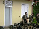 Französische Soldaten am Bahnhof von Wurmbach. (Bild öffnet sich in einem neuen Fenster)