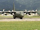 "Take Off" der C-130 Transportmaschine. (Bild öffnet sich in einem neuen Fenster)