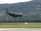 C-130 "Hercules" im Landeanflug. (Bild öffnet sich in einem neuen Fenster)