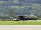 Beide "Sandvipern" gehen seitlich der C-130 in Stellung. (Bild öffnet sich in einem neuen Fenster)