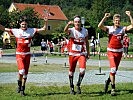 Die siegreiche Schweizer Staffel beim Zieleinlauf. (Bild öffnet sich in einem neuen Fenster)