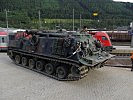 Der schwere Bergepanzer startet in die Übung "Schutz 2014". (Bild öffnet sich in einem neuen Fenster)