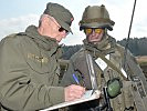 Am Truppenübungsplatz Allentsteig interviewt Hauptmann Lochner... (Bild öffnet sich in einem neuen Fenster)