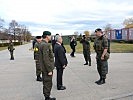 Major Chytil meldet den Konvoi bereit zur Vorführung. (Bild öffnet sich in einem neuen Fenster)