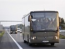 Militärbusse transportierten mehr als 100.000 Flüchtlinge. (Bild öffnet sich in einem neuen Fenster)