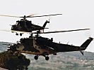 Tschechische Mi-24-Helikopter sichern das Aktionsfeld. (Bild öffnet sich in einem neuen Fenster)