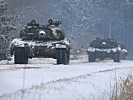 Schneebedeckte Panzerstraße - kein Problem für einen "Leopard". (Bild öffnet sich in einem neuen Fenster)