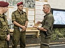 Brigadier Habersatter mit dem Stabschef der israelischen Landstreitkräfte. (Bild öffnet sich in einem neuen Fenster)