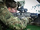 Ein britischer Soldat beim scharfen Schuss. (Bild öffnet sich in einem neuen Fenster)