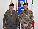 General Entacher, l., mit Generalmajor Castagnotto, Commander EUFOR. (Bild öffnet sich in einem neuen Fenster)