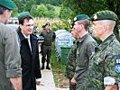 In Dubrave traf der Minister auch Peacekeeper anderer Nationen. (Bild öffnet sich in einem neuen Fenster)