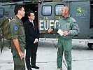 Small talk mit dem Piloten des Schweizer Hubschraubers. (Bild öffnet sich in einem neuen Fenster)