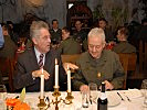 Fischer und Generalmajor Bair beim gemeinsamen Abendessen. (Bild öffnet sich in einem neuen Fenster)