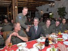 Der Bundespräsident dankte den Soldaten für die erbrachten Leistungen. (Bild öffnet sich in einem neuen Fenster)