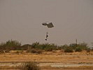 Ein Soldat kurz vor der zielgenauen Landung. (Bild öffnet sich in einem neuen Fenster)