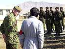Britische Ausbilder trainieren die Rekruten der afghanischen Nationalgarde. (Bild öffnet sich in einem neuen Fenster)