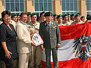 Gruppenfoto: Brauner, Platter und Höfler mit dem ISAF-Kontingent. (Bild öffnet sich in einem neuen Fenster)