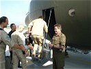 ... an Bord der österreichischen C-130 Hercules ... (Bild öffnet sich in einem neuen Fenster)