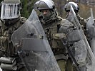 KFOR-Soldaten: Training und Ausrüstung verhinderten weitere Verletzte. (Bild öffnet sich in einem neuen Fenster)