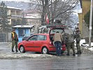 An Checkpoints kontrollierten die Soldaten Personen und Fahrzeug. (Bild öffnet sich in einem neuen Fenster)